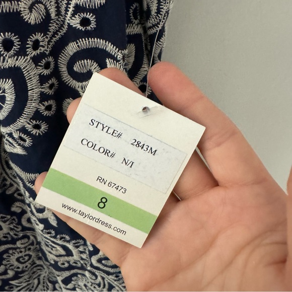 NWT Taylor Navy Eyelet Embroidered A-Line Sleeveless Dress with Scalloped Trim - Picture 6 of 11